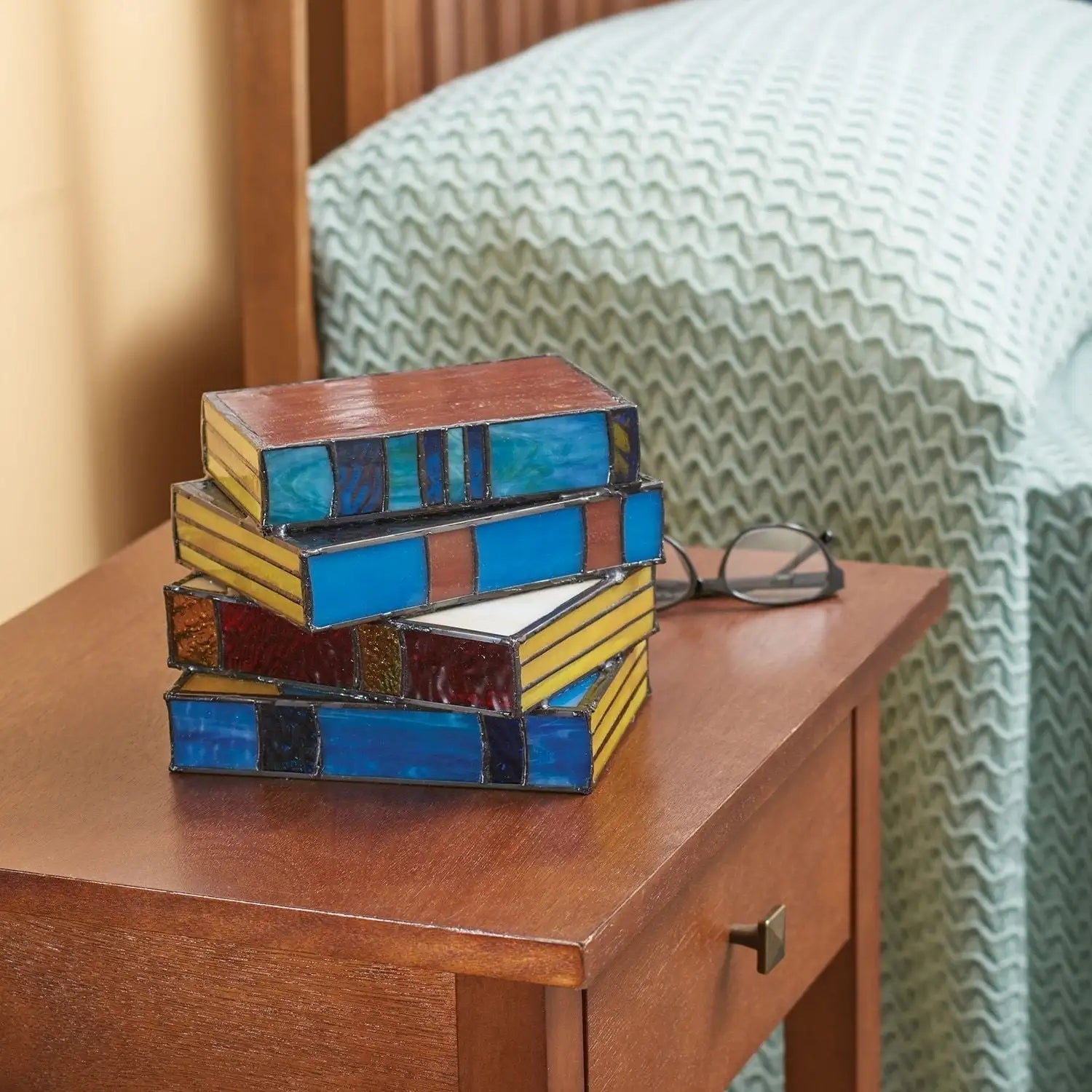 Stained Glass Table Lamp – Artistic Bedside Lamp for Cozy Bedroom Decor 1