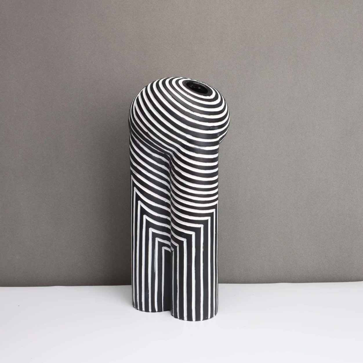 Black and White Striped Vase Set – Stylish Home Decor for Modern Interiors 5