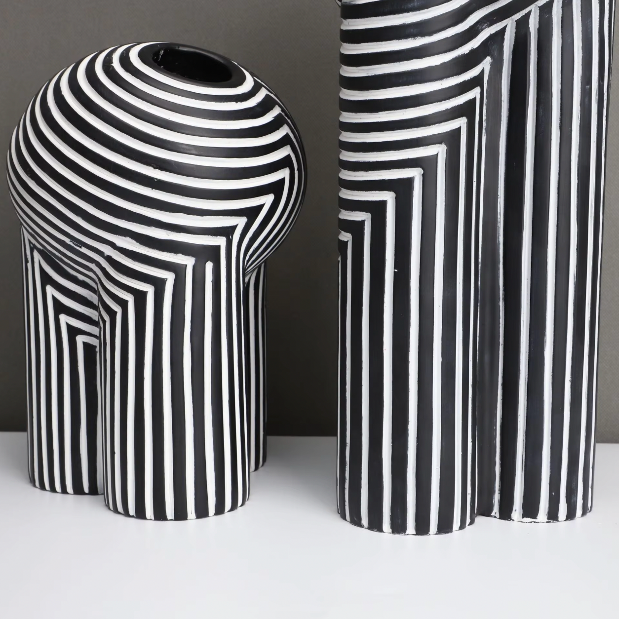 Black and White Striped Vase Set – Stylish Home Decor for Modern Interiors 3