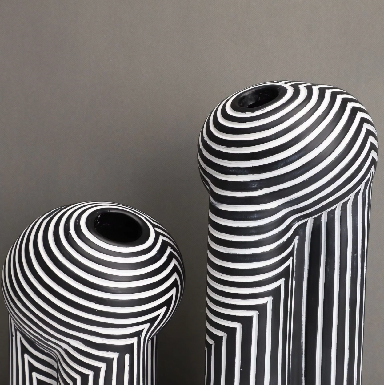 Black and White Striped Vase Set – Stylish Home Decor for Modern Interiors 4