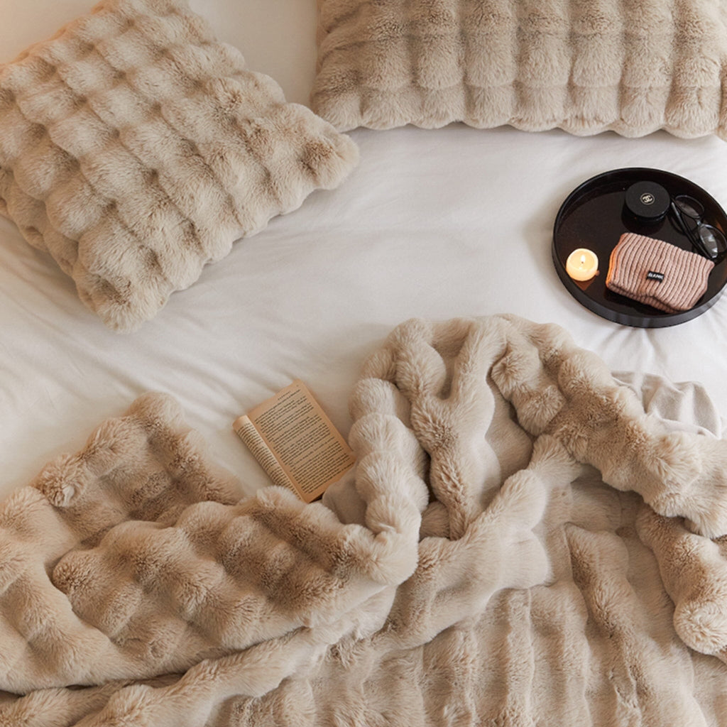 Cozy Faux Fur Throw Blanket – Soft Plush Blanket for Living Room Comfort 0