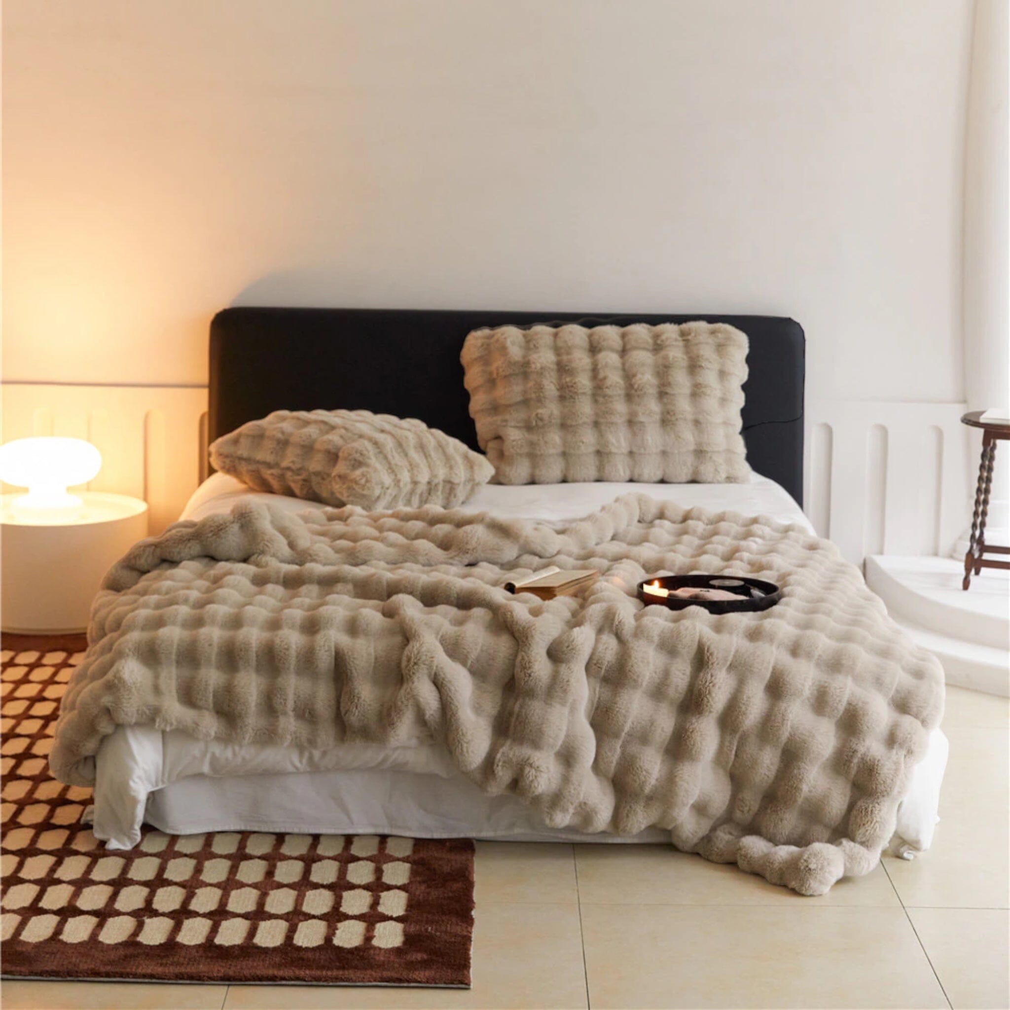 Cozy Faux Fur Throw Blanket – Soft Plush Blanket for Living Room Comfort 1