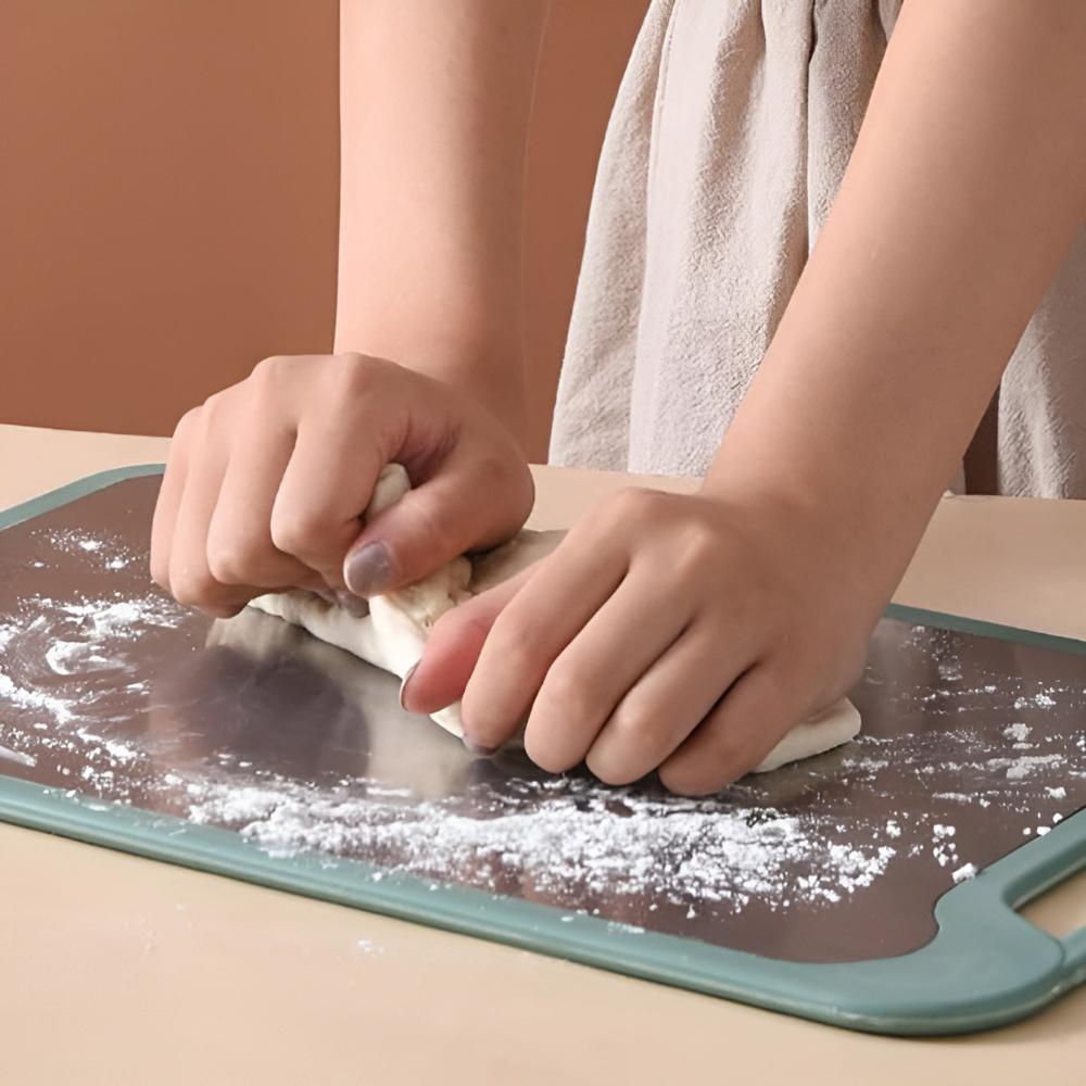 Dual-Sided Chopping Board with Garlic Grinder – Versatile Kitchen Tool 3