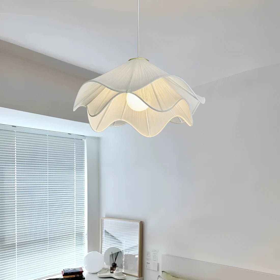 Elegant Flower Design Ceiling Light – LED Pendant Fixture for Home Decor 1