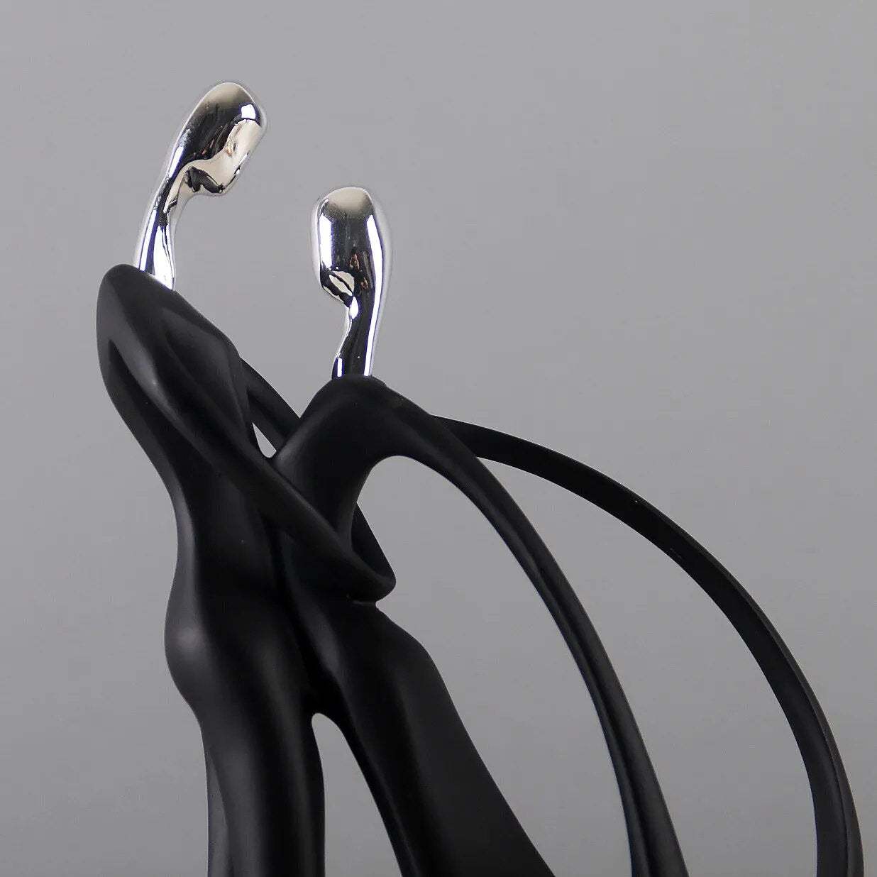 Nordic Abstract Dancing Couple Sculpture – Elegant Home Decor for Art Lovers 4